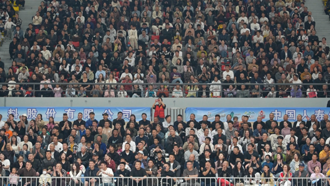 觀眾臺上座無虛席