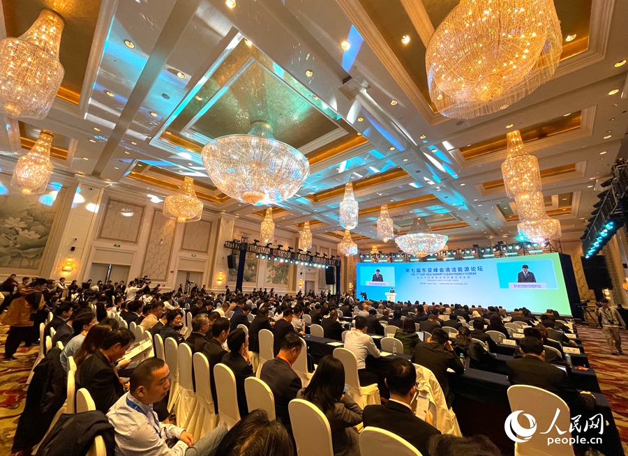 本屆論壇匯聚了眾多嘉賓，共同聚焦清潔能源的發(fā)展趨勢(shì)。人民網(wǎng)記者 陳藍(lán)燕攝