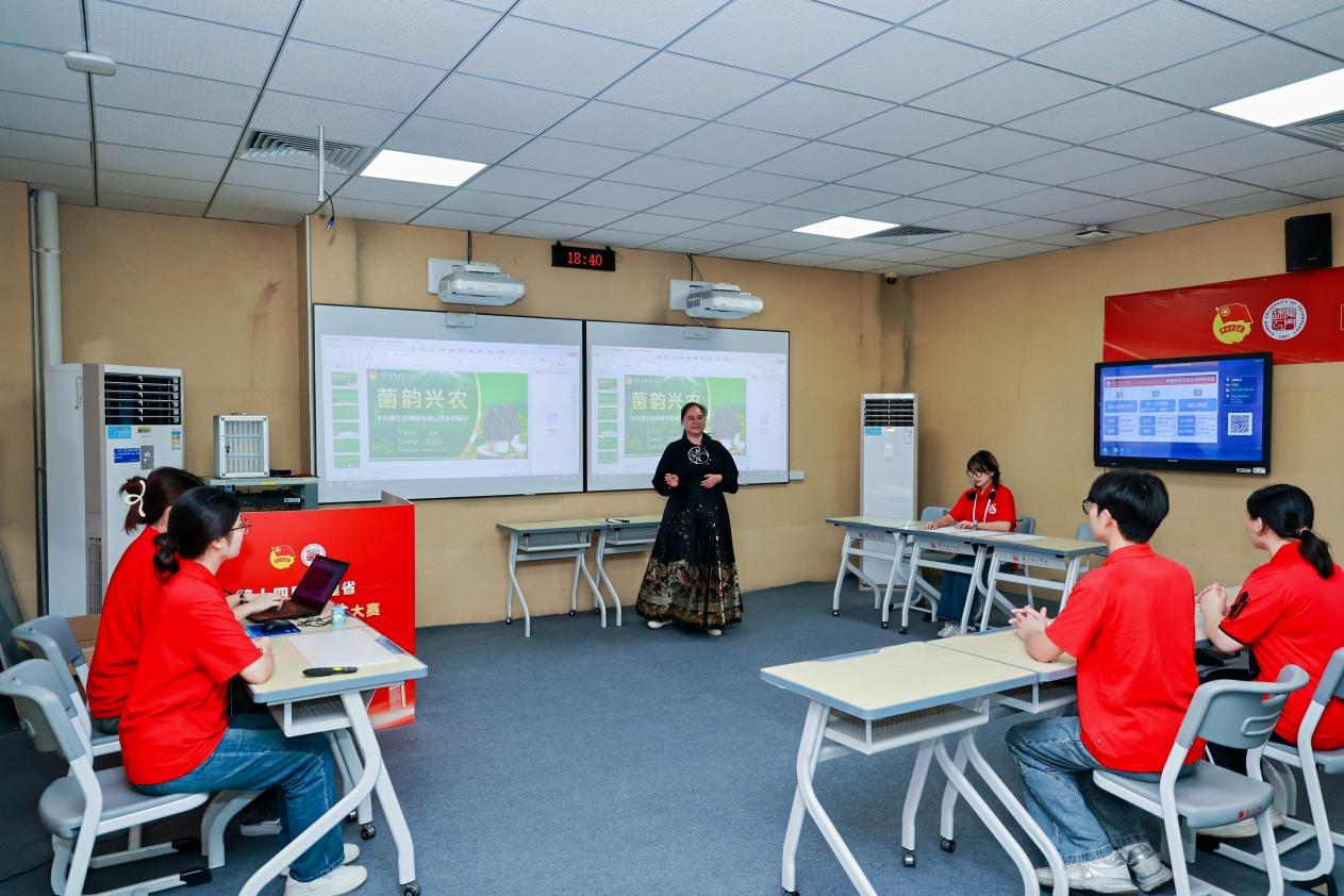 第十四屆福建省大學(xué)生“創(chuàng)業(yè)之星”大賽決賽現(xiàn)場(chǎng)