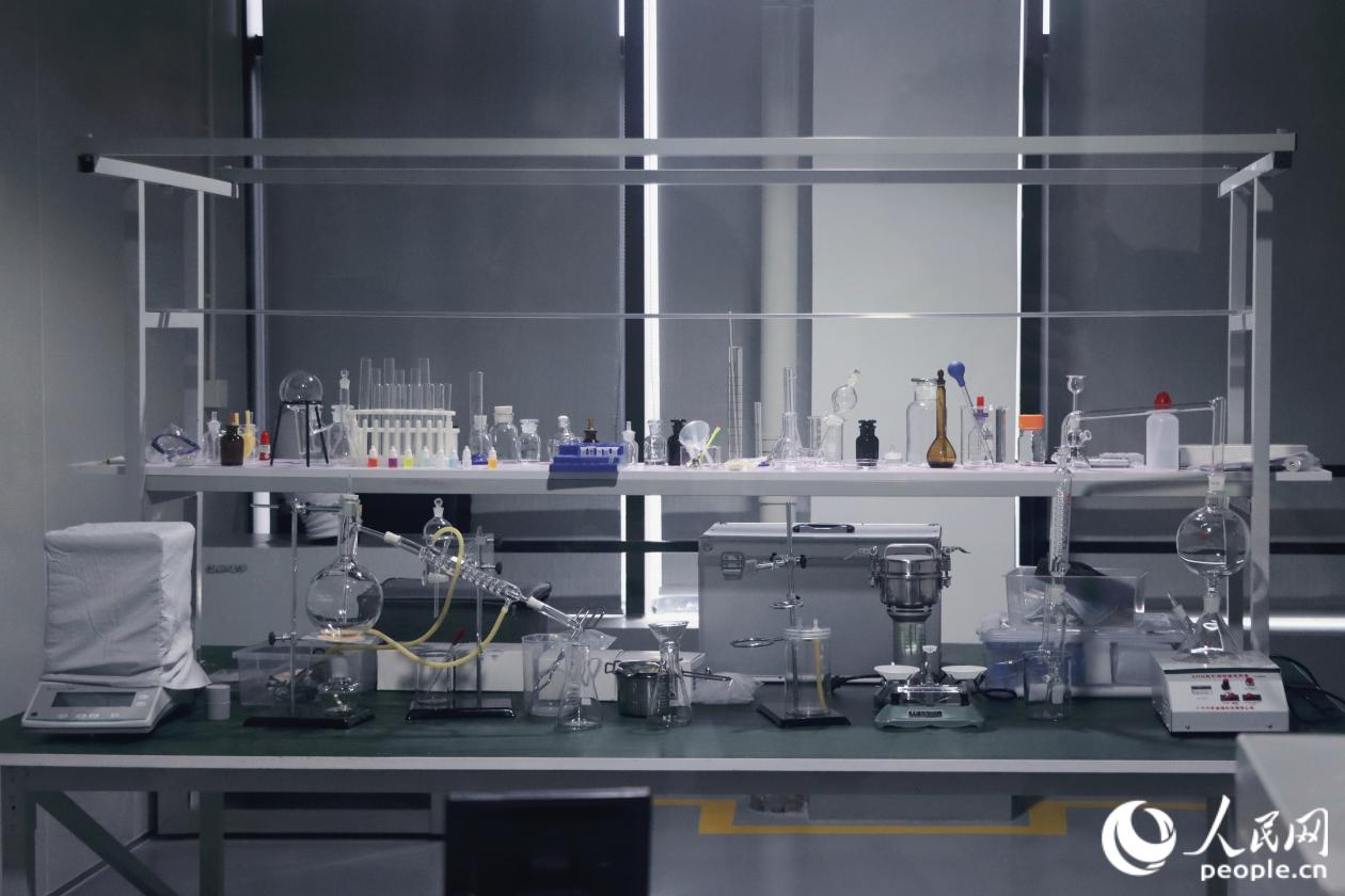 公司位于數(shù)字永泰產(chǎn)業(yè)園的快速檢測(cè)實(shí)驗(yàn)室。人民網(wǎng) 林銘賢攝