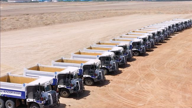 由易控智駕提供運營服務的無人駕駛車隊。中國人民銀行龍巖市分行供圖