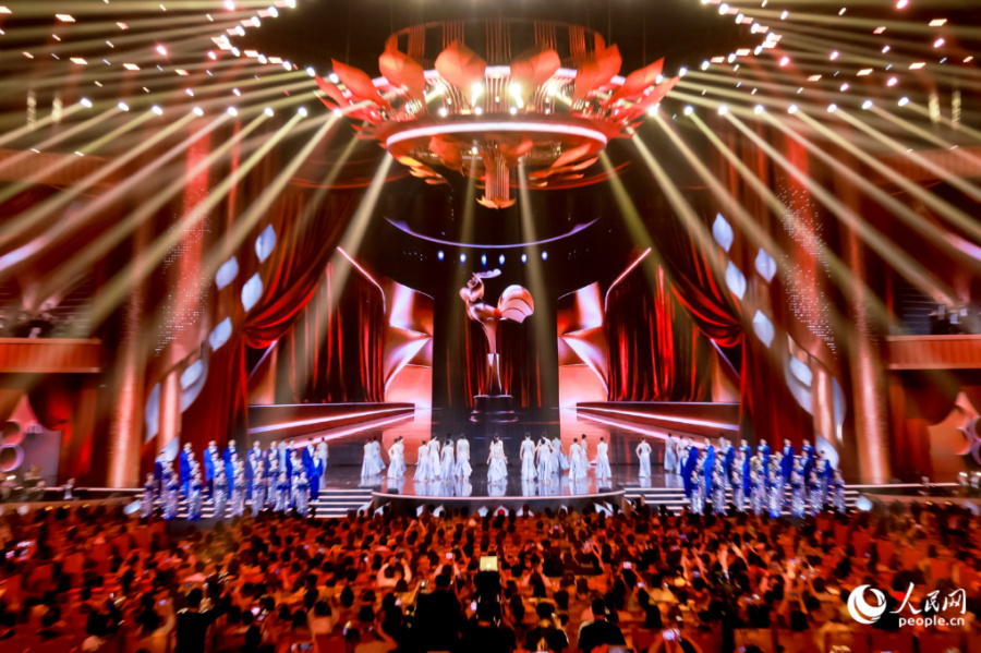 15日晚，2025年中國金雞百花電影節(jié)在廈門閉幕。人民網(wǎng)記者 陳博攝