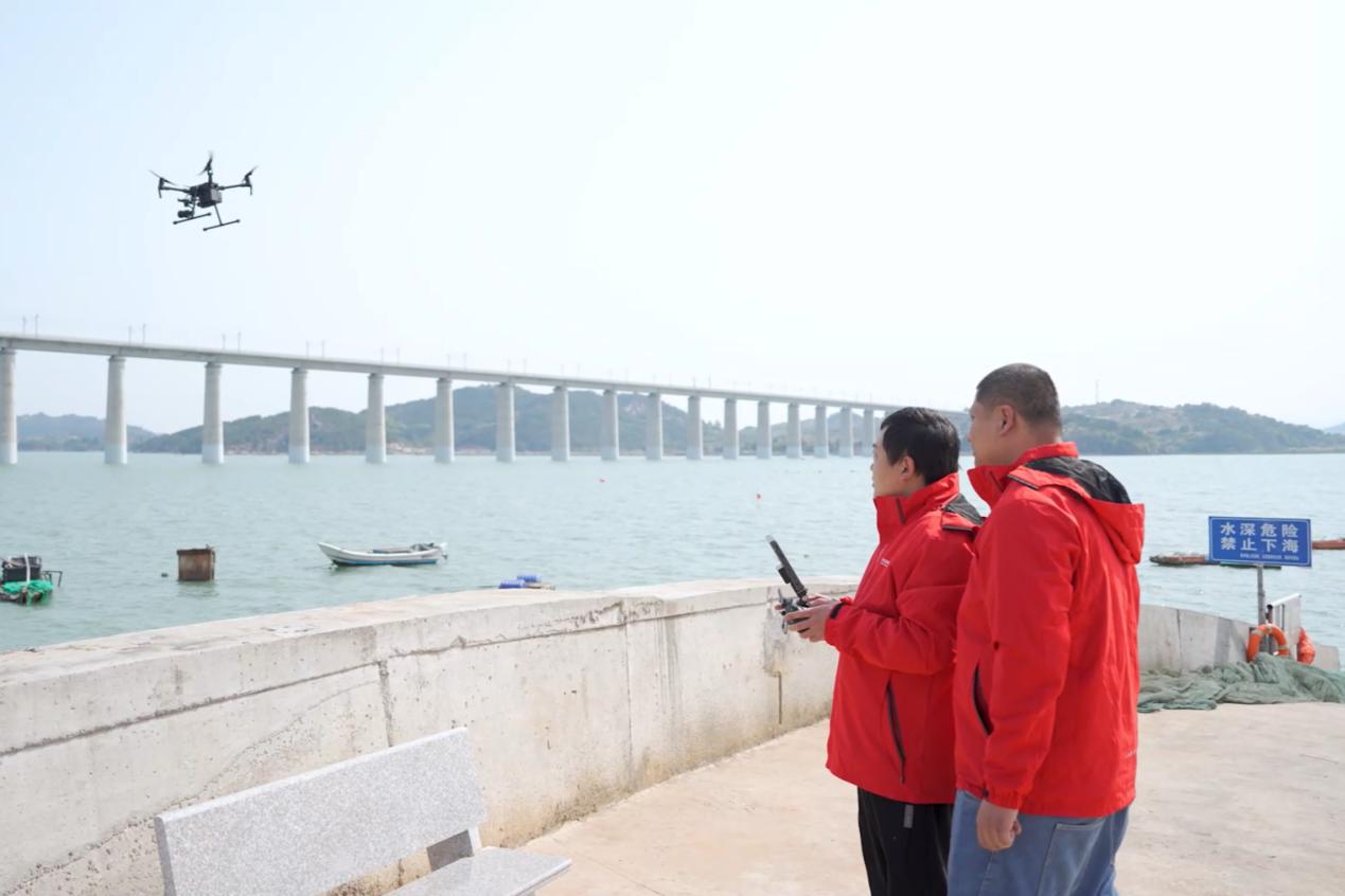 莆田聯(lián)通無人機(jī)團(tuán)隊(duì)開展巡河作業(yè)中