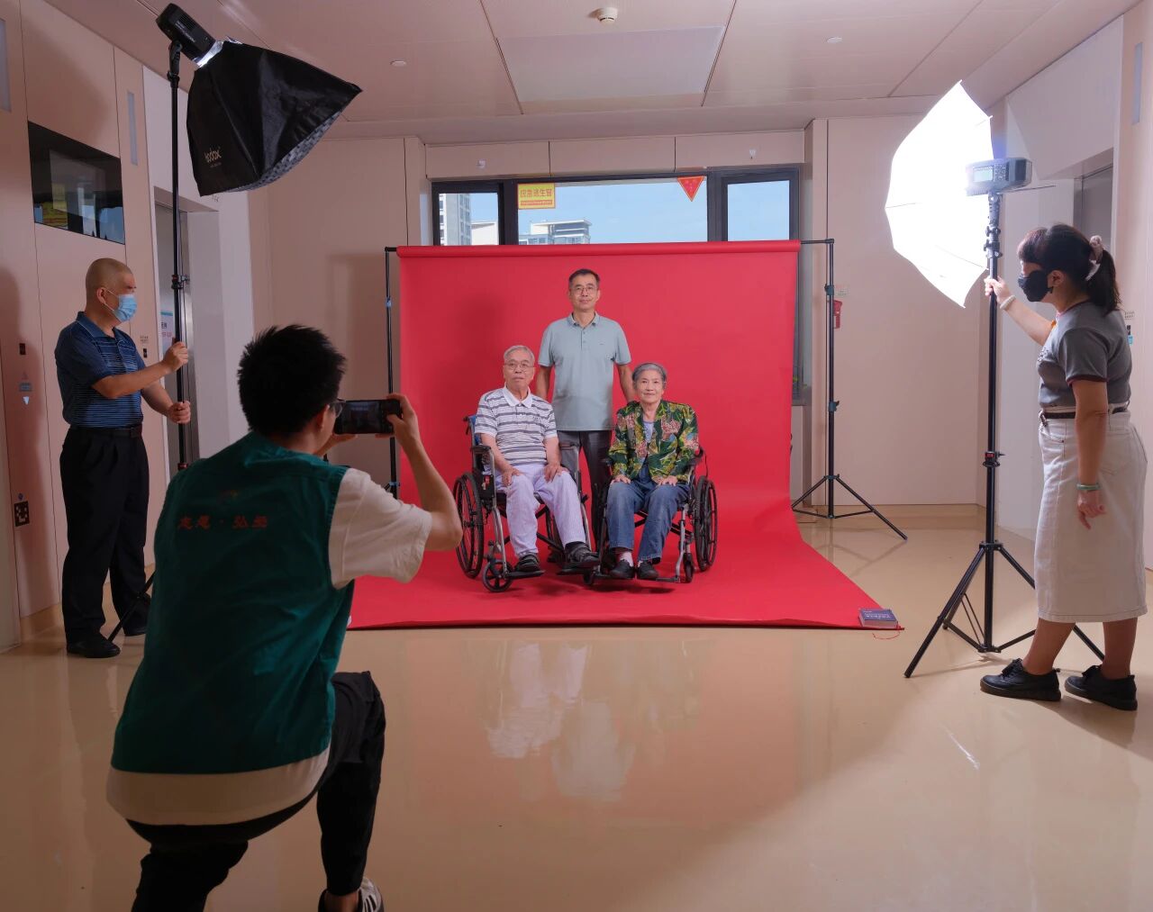 全家福拍攝現(xiàn)場(chǎng)