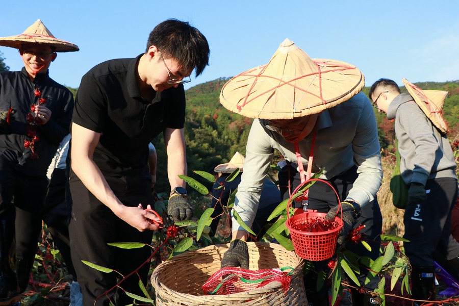 學(xué)員參加“四同”教育。龍巖市委黨校供圖