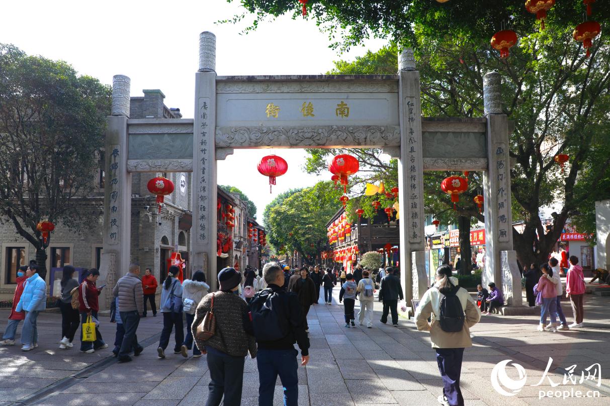 三坊七巷，年味兒十足。人民網(wǎng)記者 李唯一攝