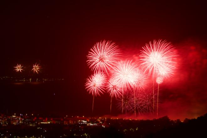 農(nóng)歷大年初一，廈門、金門如約“點亮”海峽兩岸新年夜空。張瑜軍攝