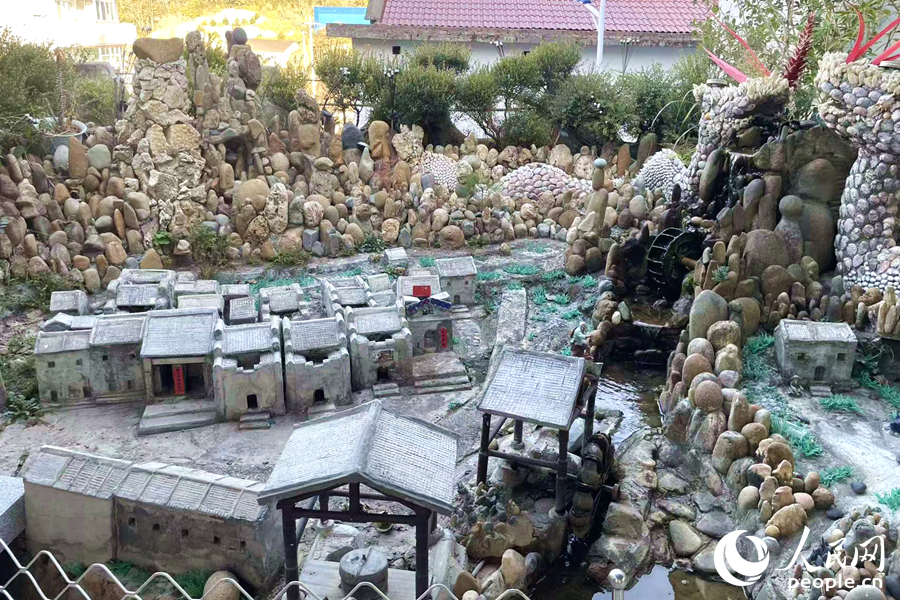 “舒心園”里是微縮的老坂中村。人民網(wǎng)記者 林盈攝