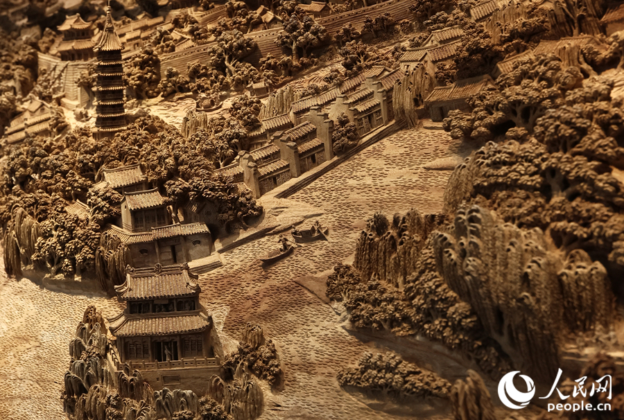 《京杭大運(yùn)河》里頗具流動(dòng)感的江水。人民網(wǎng)記者 李昌乾攝