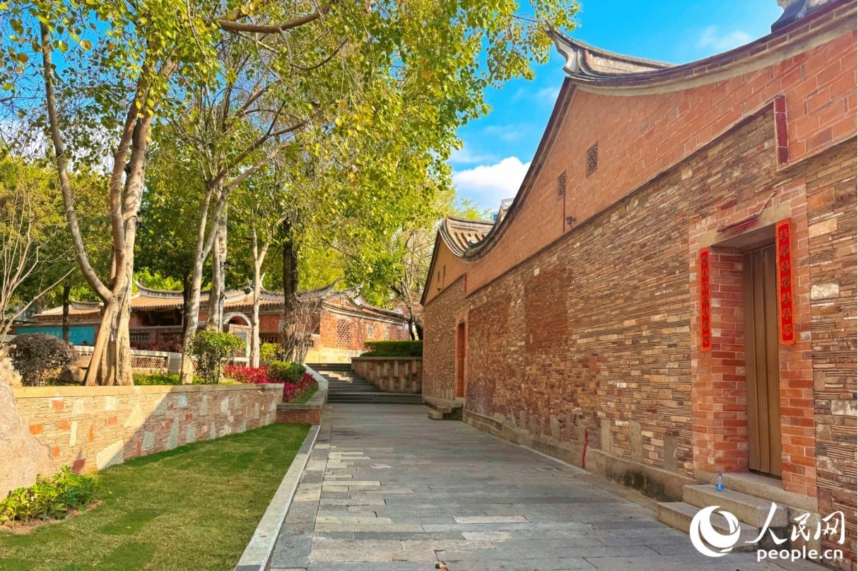 閩南紅磚古厝，是以紅磚紅瓦為主要材料的傳統(tǒng)民居。人民網(wǎng)記者 李唯一攝