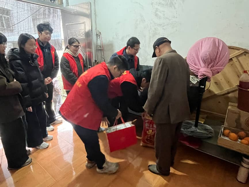 金閩公司開(kāi)展孤寡老人慰問(wèn)活動(dòng)