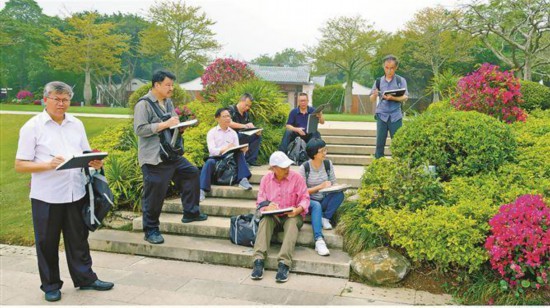 廈門市委老干部局組織老干部藝術(shù)家圍繞生態(tài)文明建設(shè)“廈門實(shí)踐”主題創(chuàng)作作品。