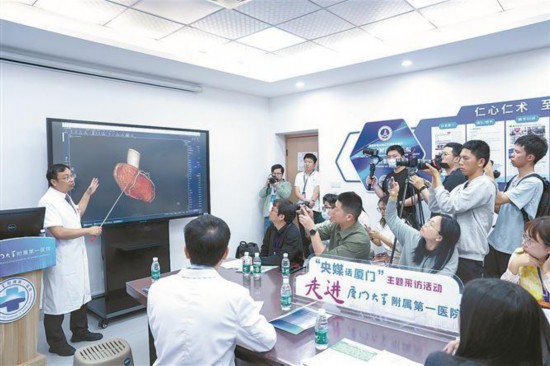 2025年2月，廈大附屬第一醫(yī)院在全市率先接入并本地化部署DeepSeek大模型。