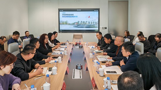 泉州市委網(wǎng)信辦針對企業(yè)痛點難點，指導(dǎo)安踏、九牧等重點企業(yè)建立“應(yīng)對網(wǎng)絡(luò)侵權(quán)信息協(xié)同工作機制”。