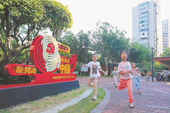 在近鄰黨建引領(lǐng)下，祥美社區(qū)呈現(xiàn)“祥有鄰、樂(lè)和美”的美好景象。 李毓琳攝