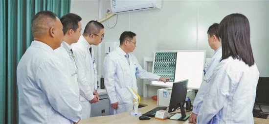 多學(xué)科會(huì)診，為患者制定精準(zhǔn)康復(fù)方案。