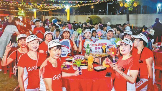 大同街道鳳山社區(qū)將“家文化”融入社區(qū)治理。圖為鳳山社區(qū)九號公館鄰里百家宴活動。鳳山社區(qū)供圖