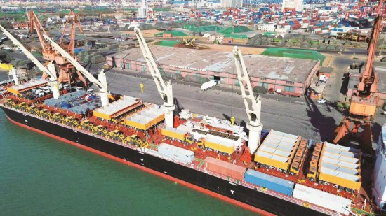 6.4萬噸新造散貨船“金海潤”輪開啟首航征程。