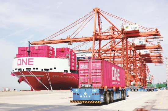 “雙燃料”巨輪首航廈門港海潤碼頭。